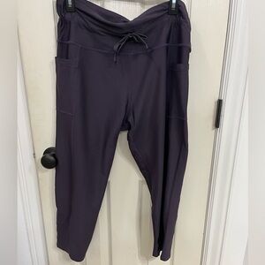 Purple leggings like new has pockets
